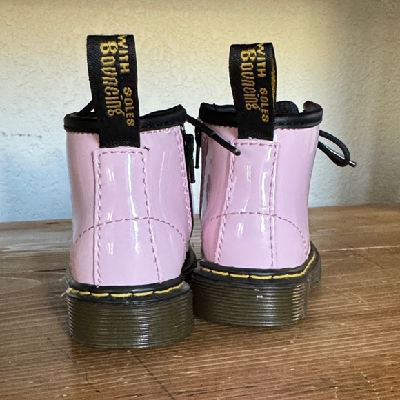 Dr. Martens Kids Boots in Light Pink and Black - Picture 2 of 7